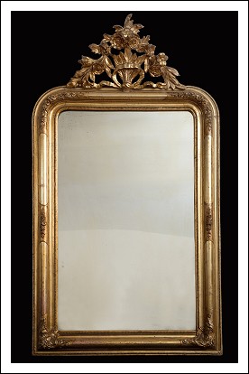 Specchiera antica Napoleone III Francese in legno dorato. Periodo XIX secolo.