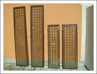 Ante e antine  primi900 con vetro a dischetti e piombatura .