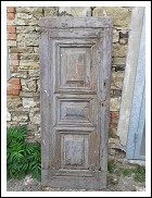 Vecchia porta o portoncino con pannellature  a diamante. 68 l x 180 h x 5 p.