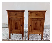 Coppia di comodini in noce massello 