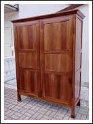 Armadio Modenese in noce.    171lx218hx62p