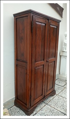 Antico stipo pannellato,armadietto. 104l