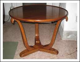 Tavolino rotondo Art decò in noce massello.1930