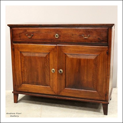 Antica credenza Direttorio in noce Italia XVIII secolo