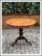 Tavolino antico di Rolo tondo con intarsi geometrici