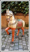 Scultura antica cavallo legno dipinto e decorato