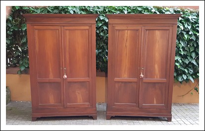 Coppia di armadi credenze antichi veneti in noce