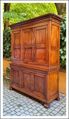 Credenza antica doppio corpo pannellata a 3 ante in noce