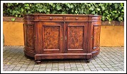Credenza antica a 4 ante con scantonatura mossa