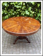 Tavolo tondo antico emiliano lastronato a spicchi