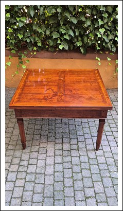 Tavolo antico allungabile in ciliegio filettato con tiretti