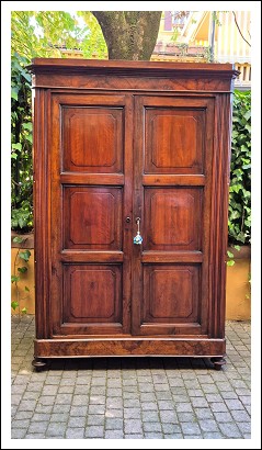 Armadio credenza antico pannellato emiliano in noce
