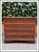 Com&ograve; cassettone canterano lombardo lastronato ed intarsiato