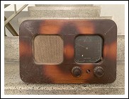 Radio antica in legno 